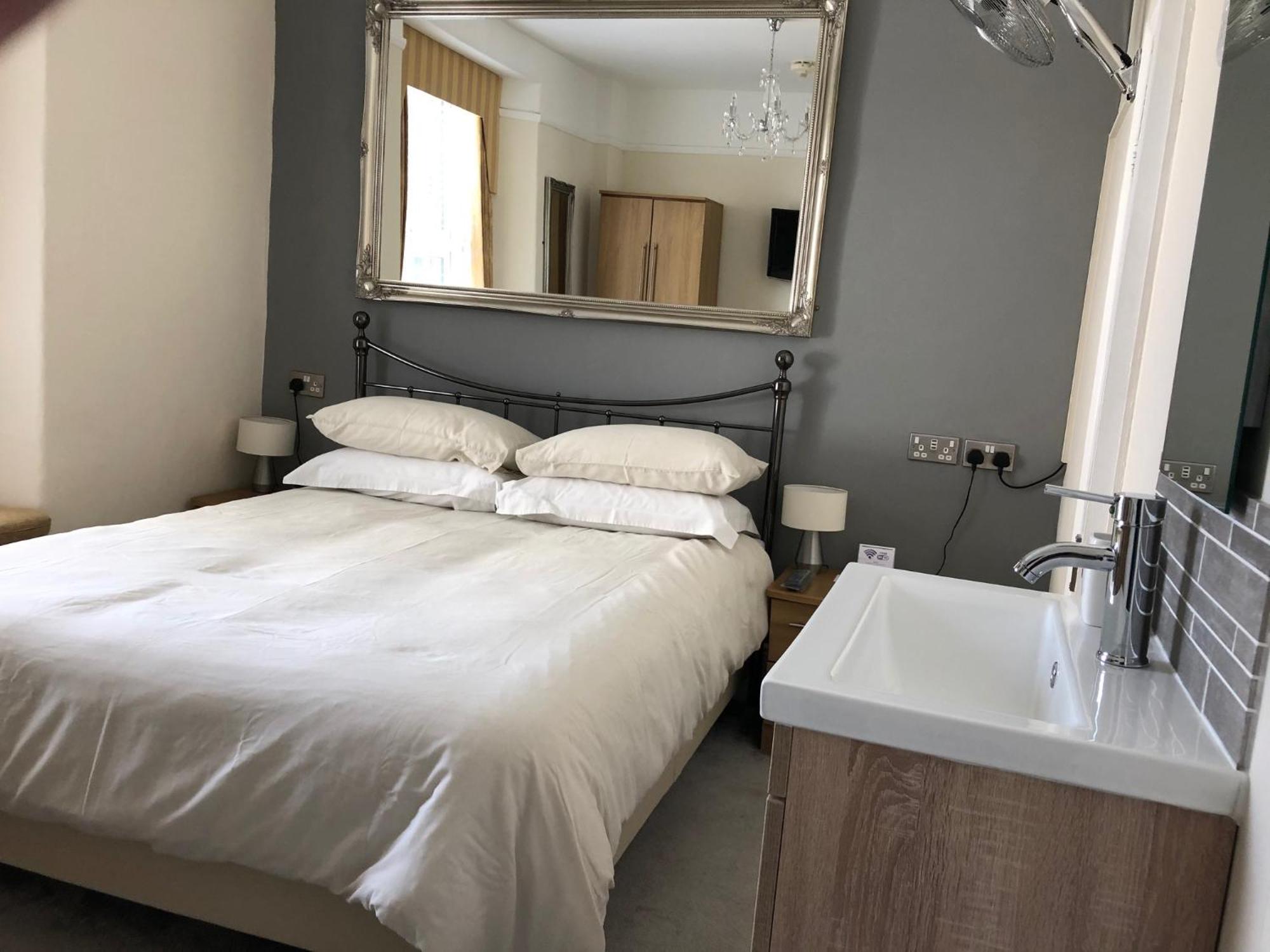 St Bernards New Quay Quarto foto